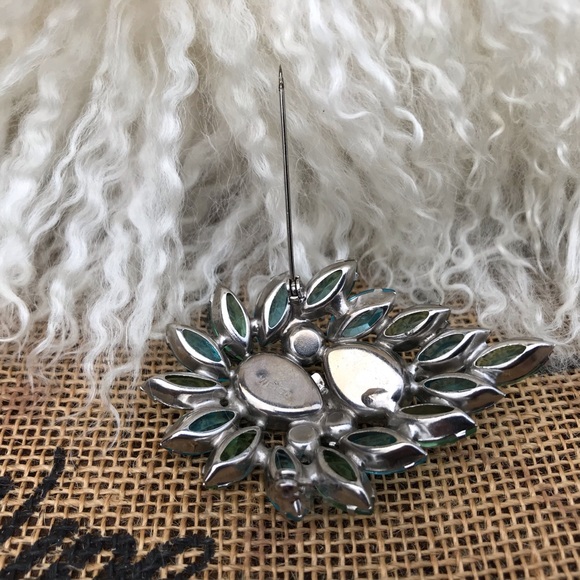 Weiss Brooch - Picture 10 of 15